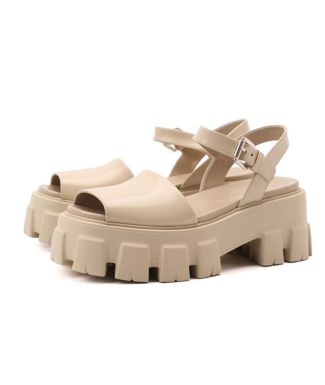 PRADA Бежевые босоножки из лакированной кожи, фото 2