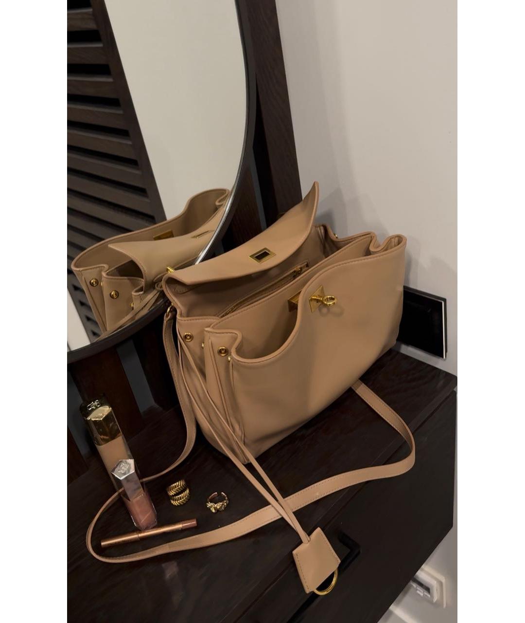 BALENCIAGA Бежевая кожаная сумка с короткими ручками, фото 5