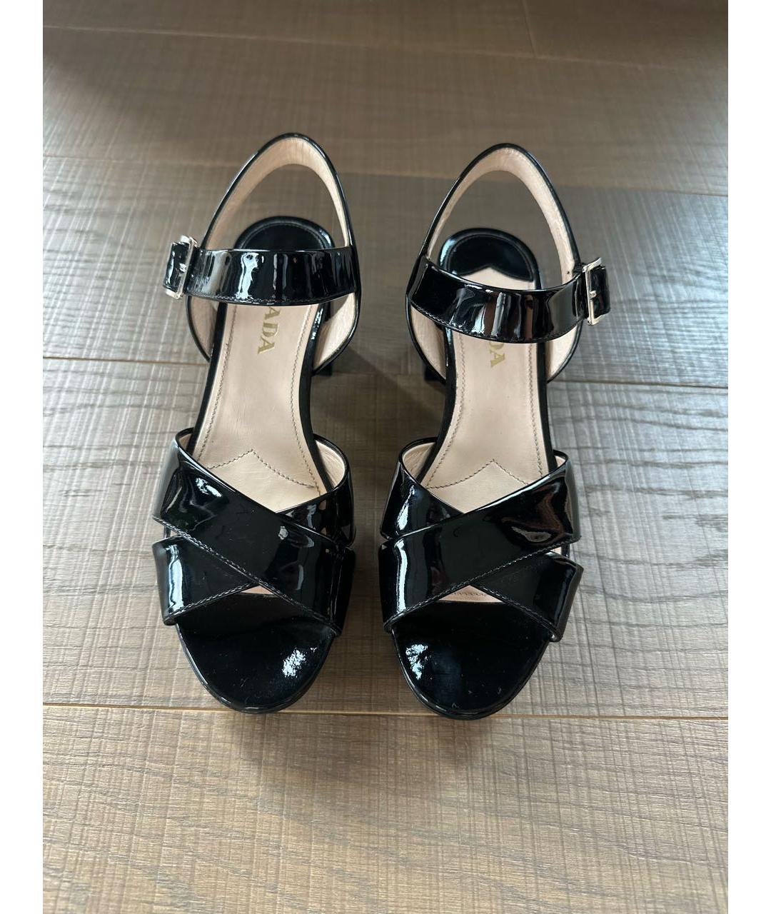 PRADA Черные босоножки из лакированной кожи, фото 2
