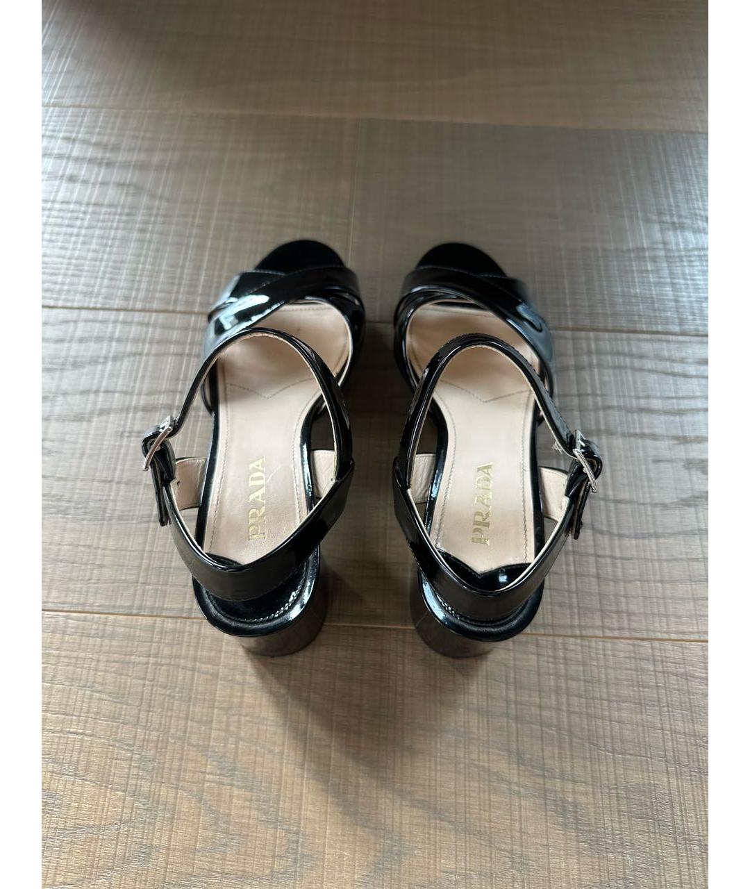 PRADA Черные босоножки из лакированной кожи, фото 3