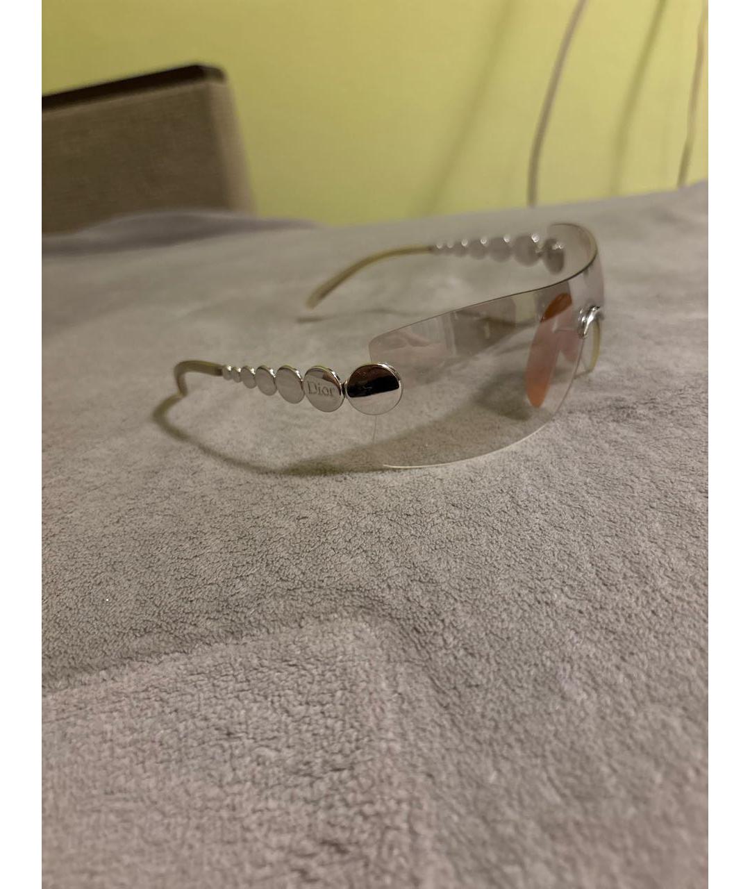 CHRISTIAN DIOR Серебряные пластиковые солнцезащитные очки, фото 2