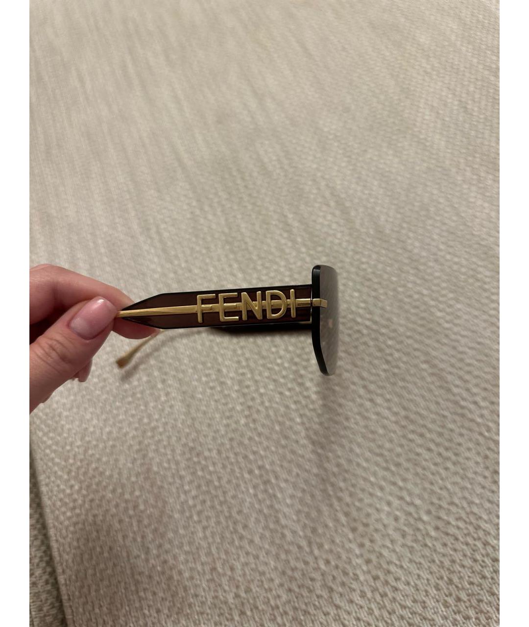 FENDI Бежевые пластиковые солнцезащитные очки, фото 3