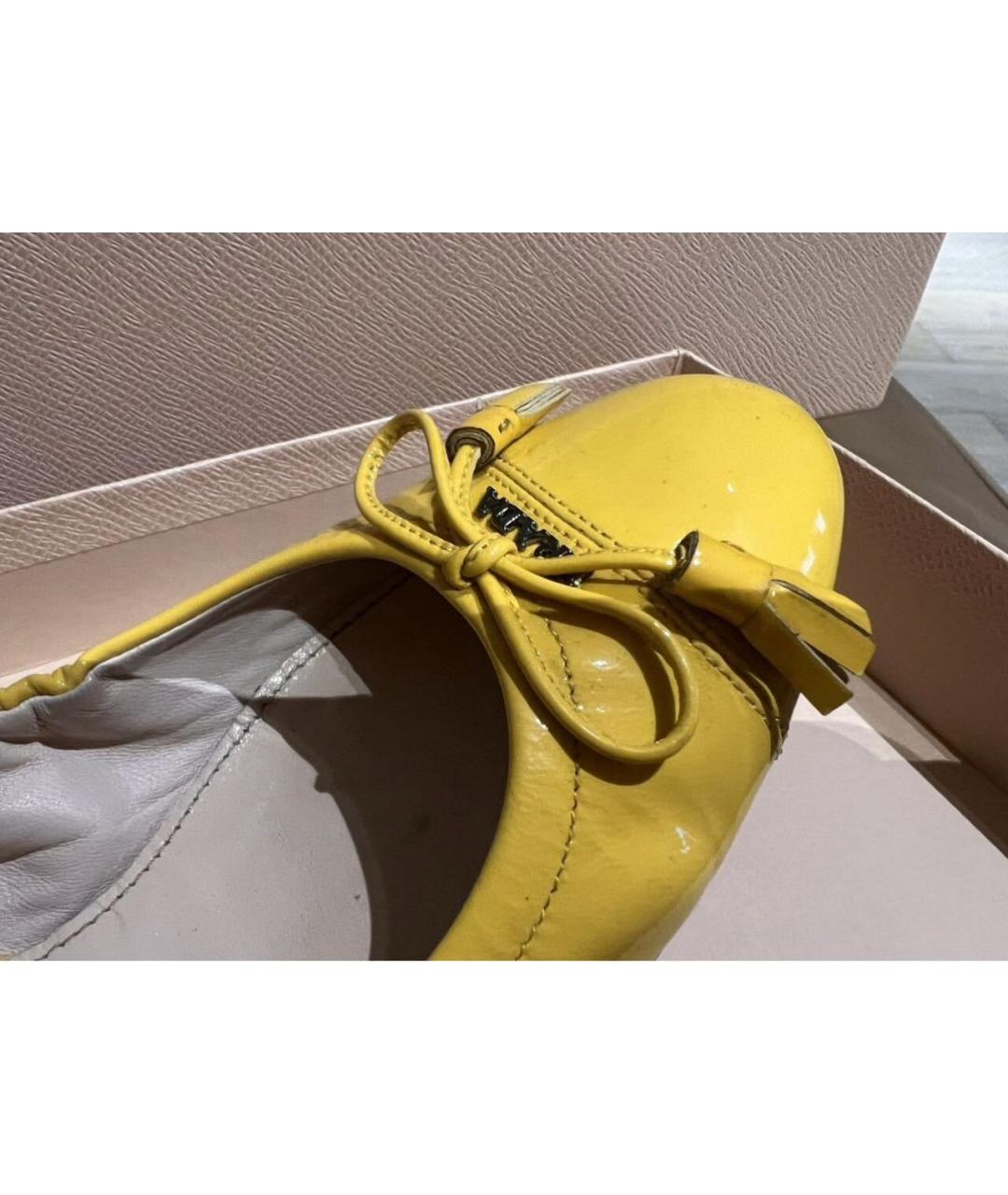 PRADA Желтые балетки из лакированной кожи, фото 4