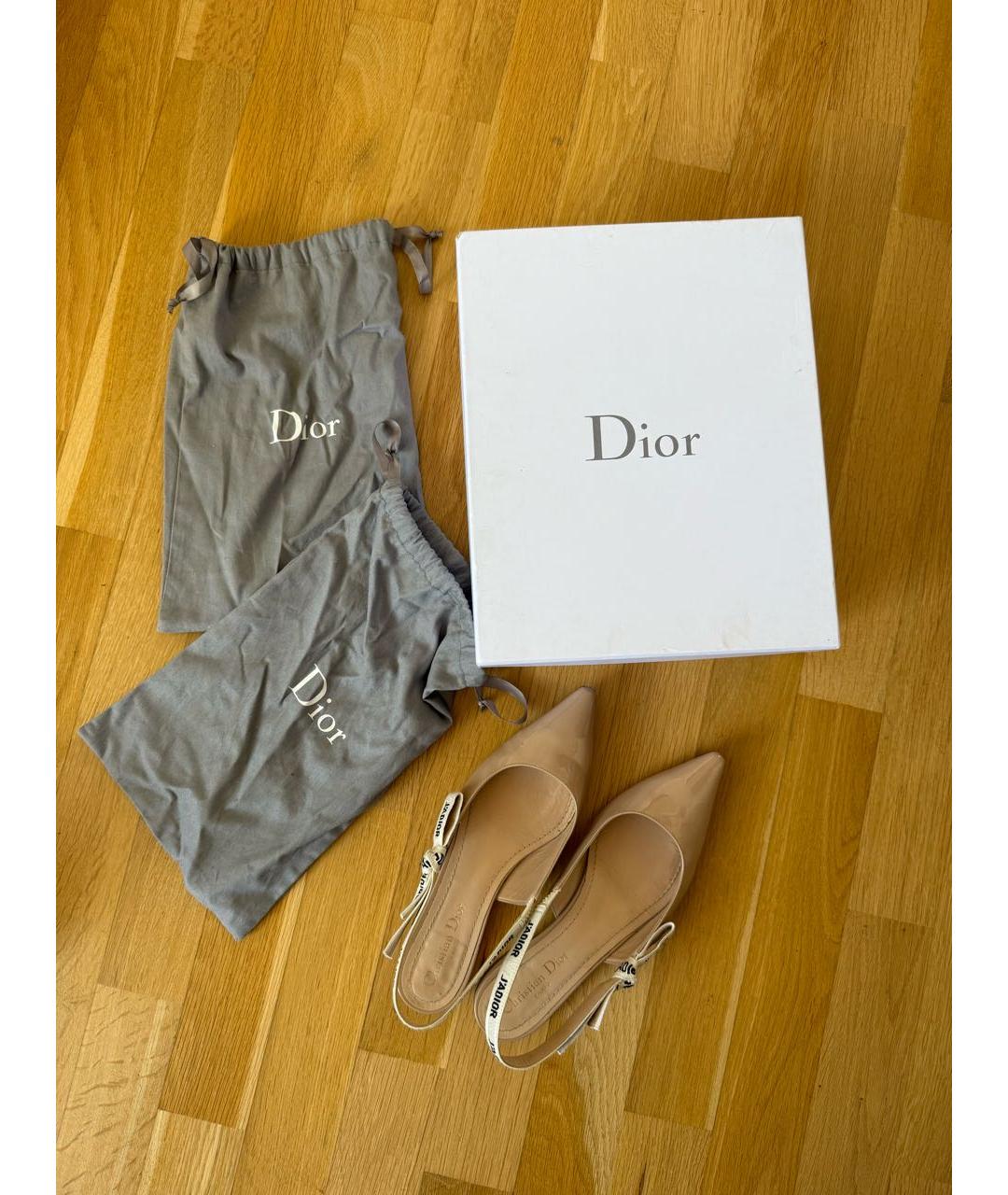 CHRISTIAN DIOR Бежевые балетки из лакированной кожи, фото 5