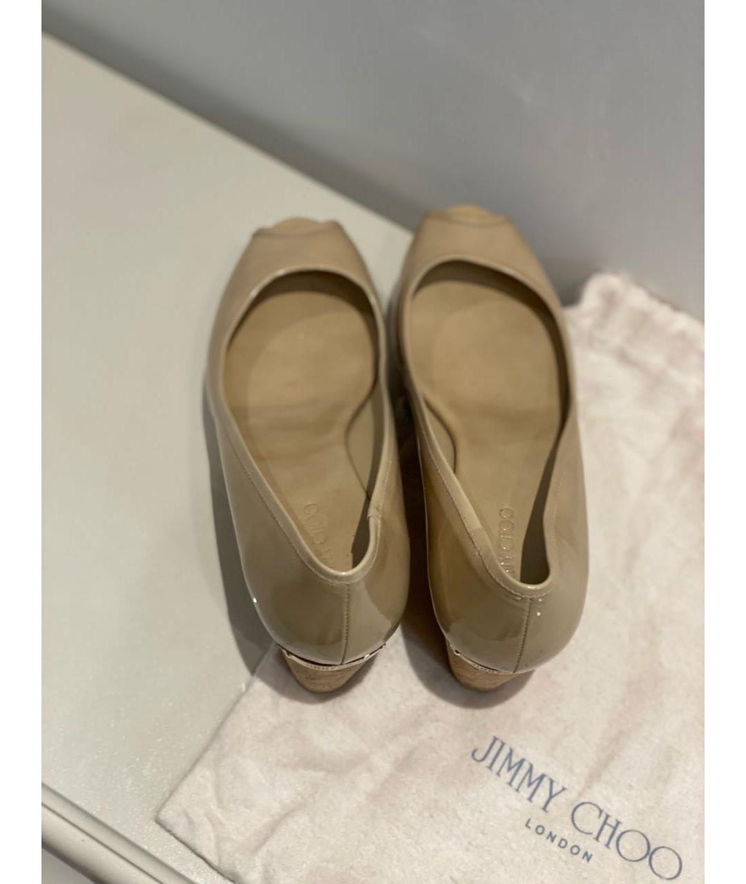 JIMMY CHOO Бежевые туфли из лакированной кожи, фото 3