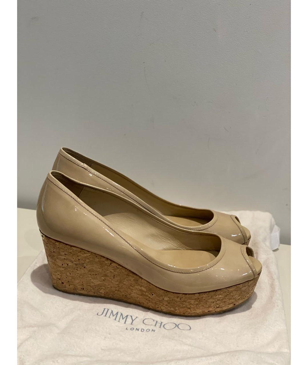 JIMMY CHOO Бежевые туфли из лакированной кожи, фото 7