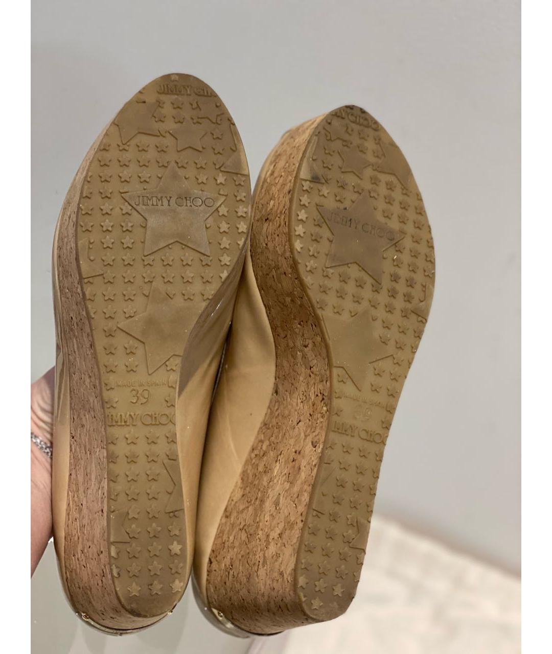 JIMMY CHOO Бежевые туфли из лакированной кожи, фото 6