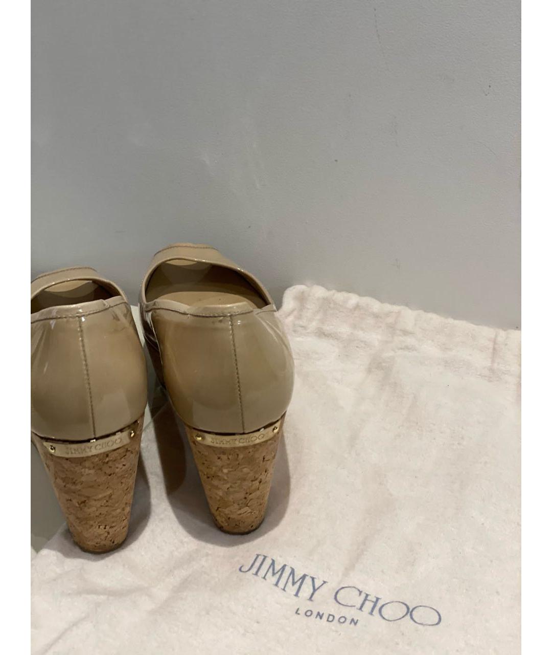 JIMMY CHOO Бежевые туфли из лакированной кожи, фото 4