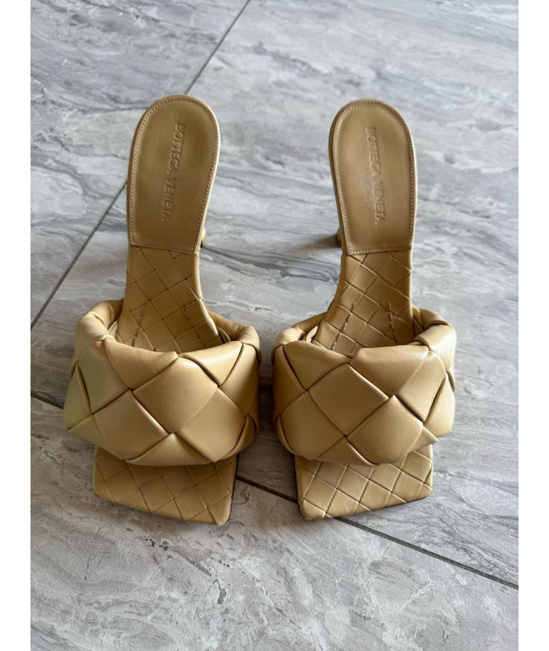 BOTTEGA VENETA Бежевые кожаные мюли, фото 2