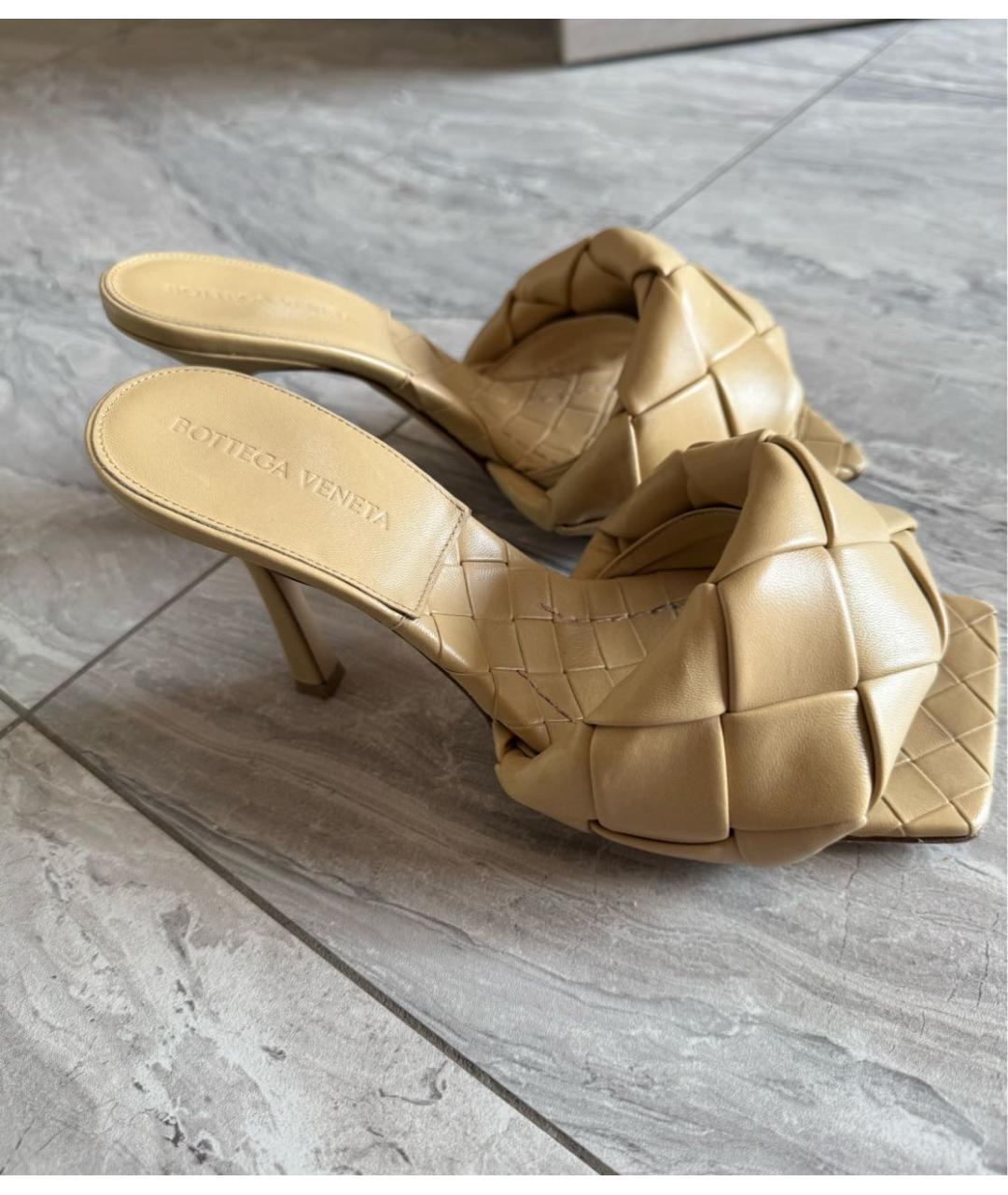 BOTTEGA VENETA Бежевые кожаные мюли, фото 3