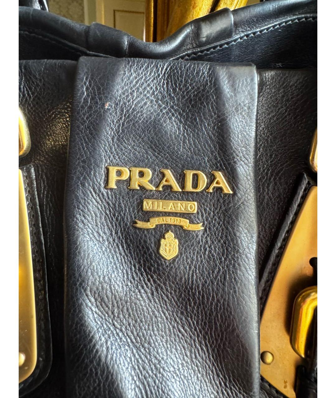 PRADA Черная кожаная сумка с короткими ручками, фото 5