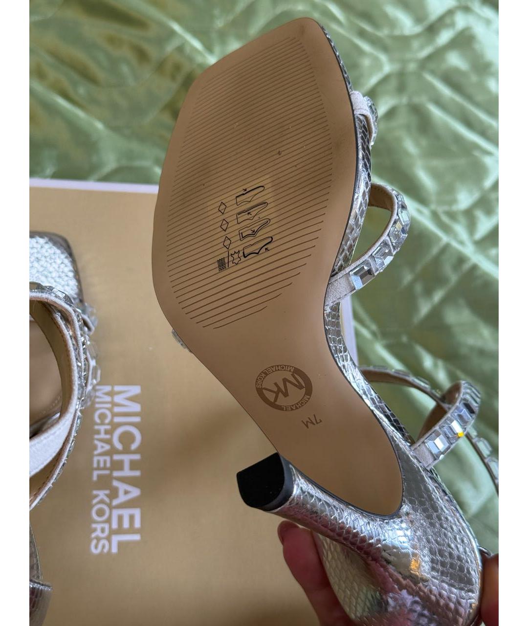 MICHAEL MICHAEL KORS Серебряные кожаные босоножки, фото 5