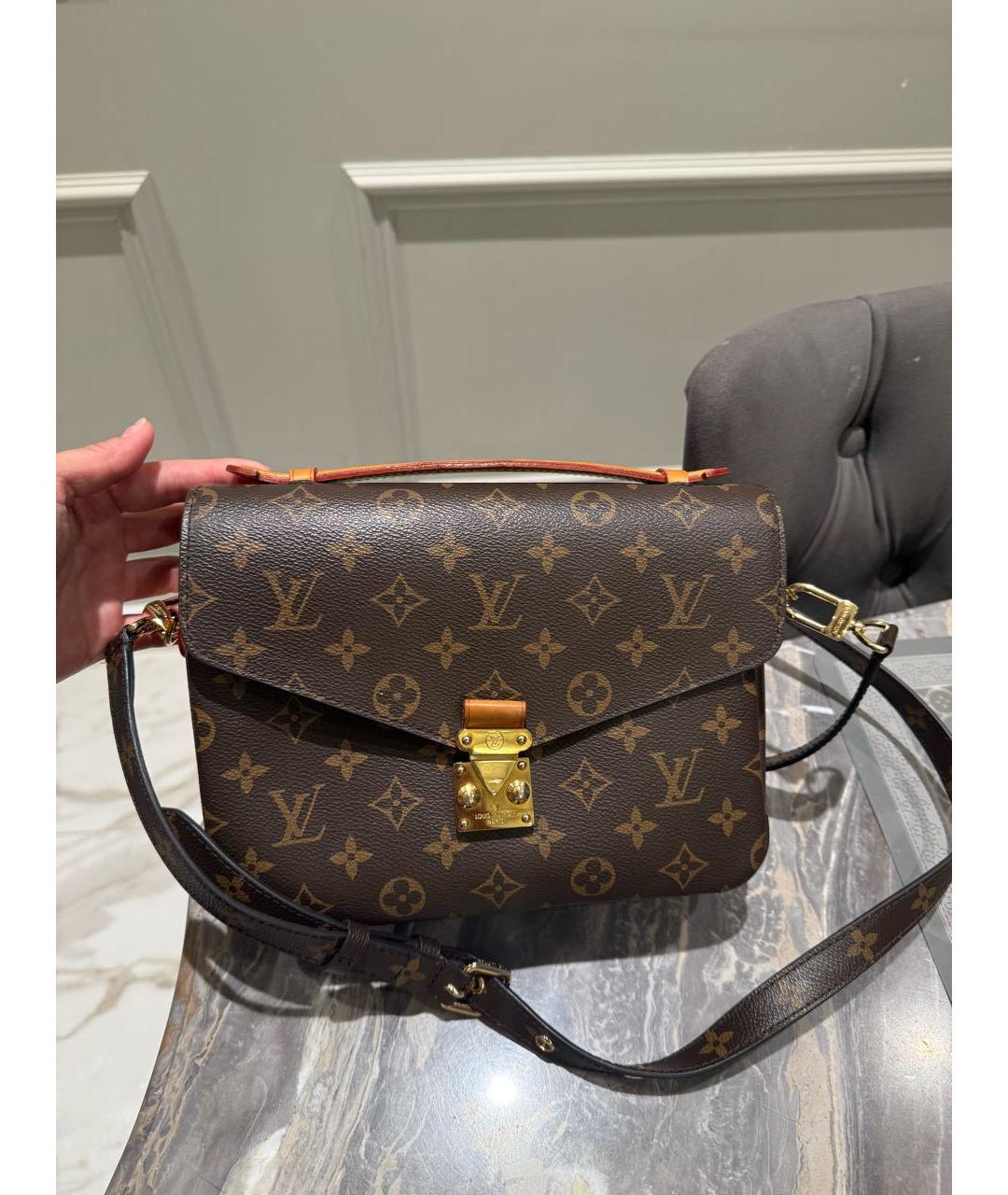 LOUIS VUITTON Коричневая кожаная сумка через плечо, фото 9