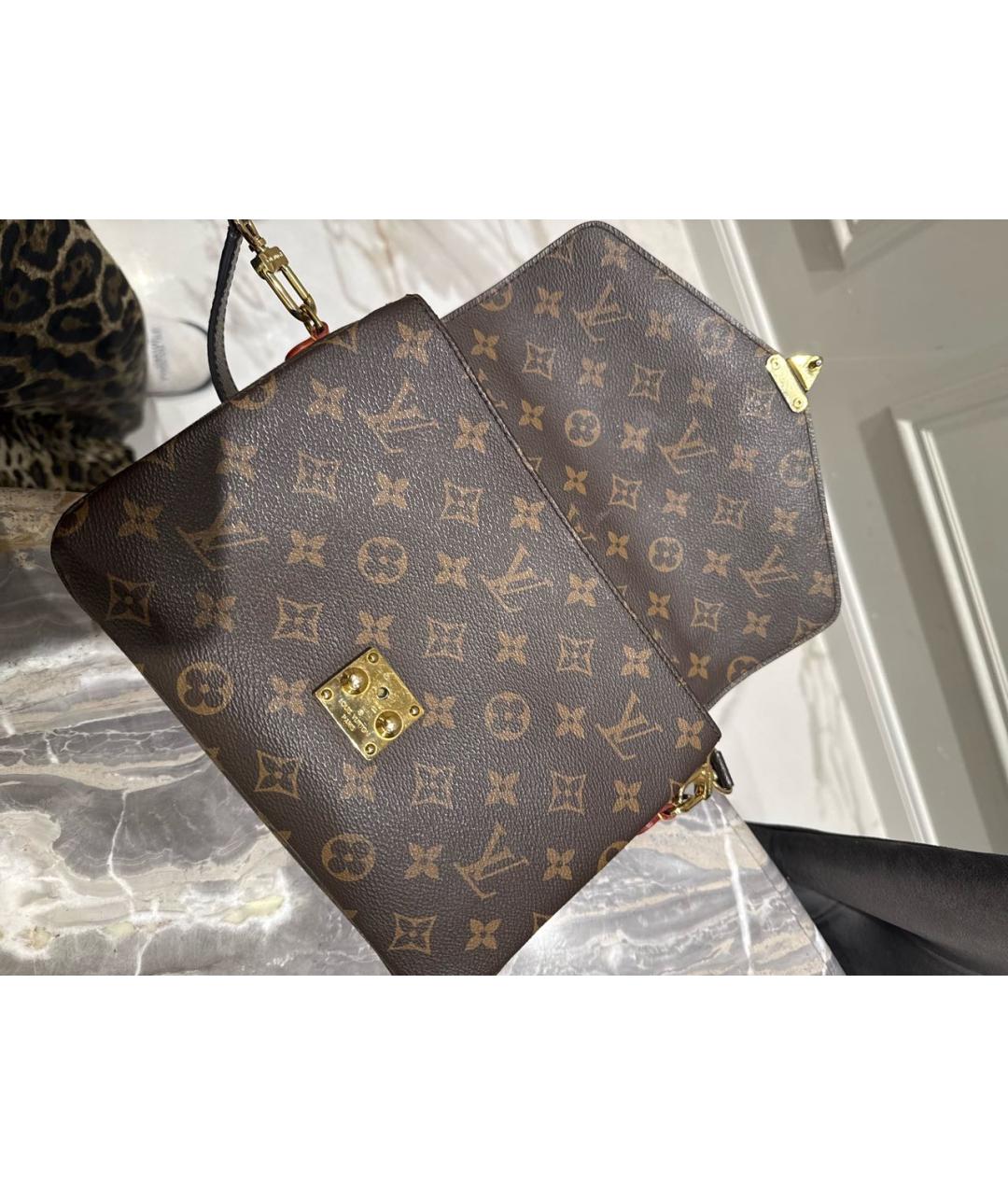 LOUIS VUITTON Коричневая кожаная сумка через плечо, фото 7