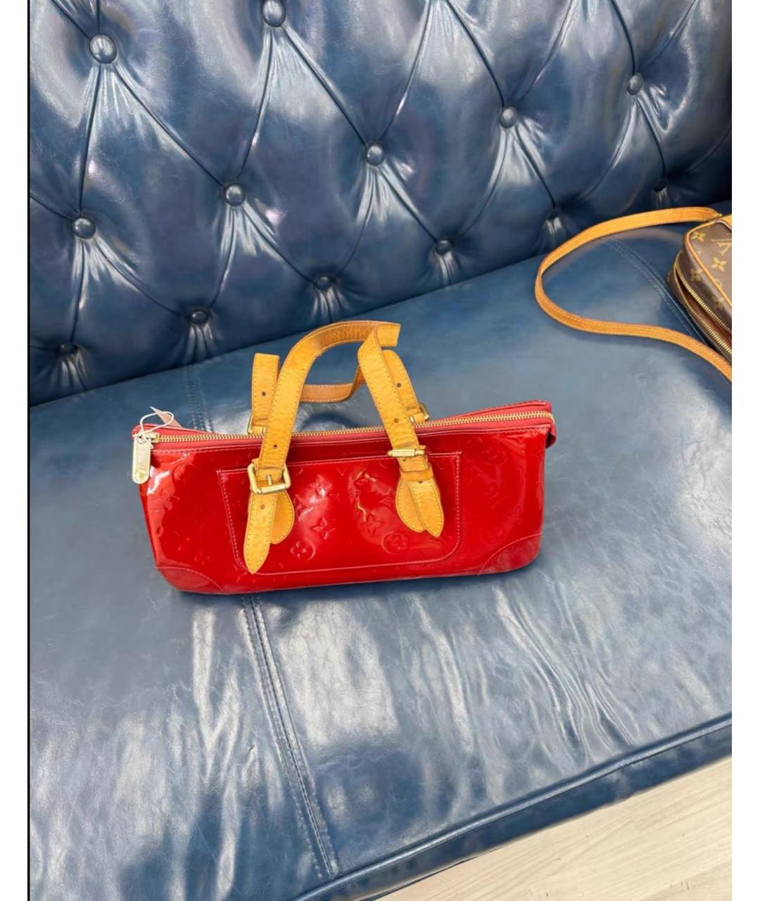 LOUIS VUITTON Красная сумка с короткими ручками из лакированной кожи, фото 2