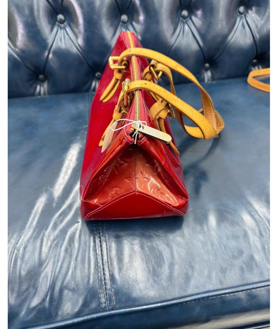 LOUIS VUITTON Красная сумка с короткими ручками из лакированной кожи, фото 5