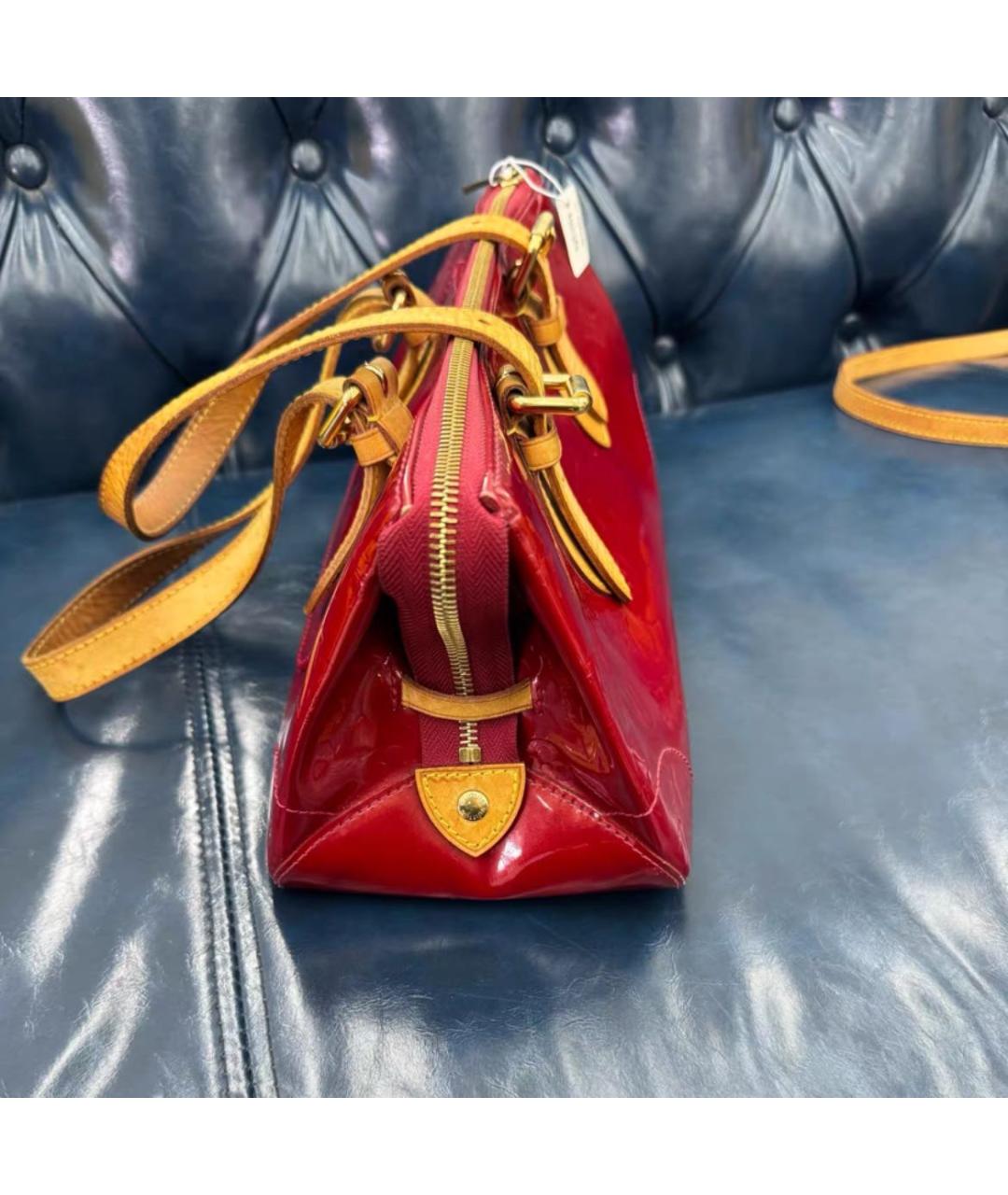 LOUIS VUITTON Красная сумка с короткими ручками из лакированной кожи, фото 3