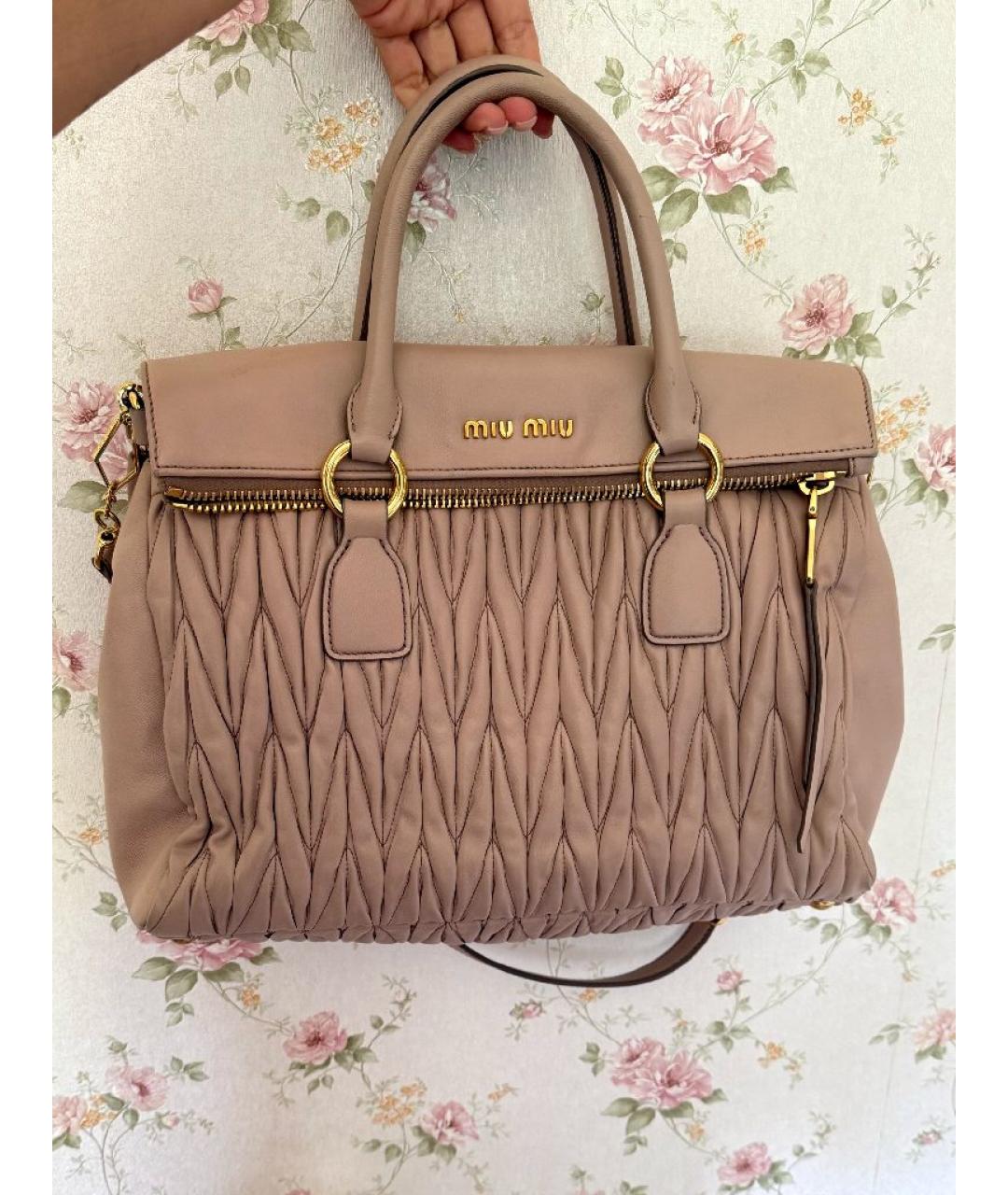 MIU MIU Бежевая кожаная сумка с короткими ручками, фото 10