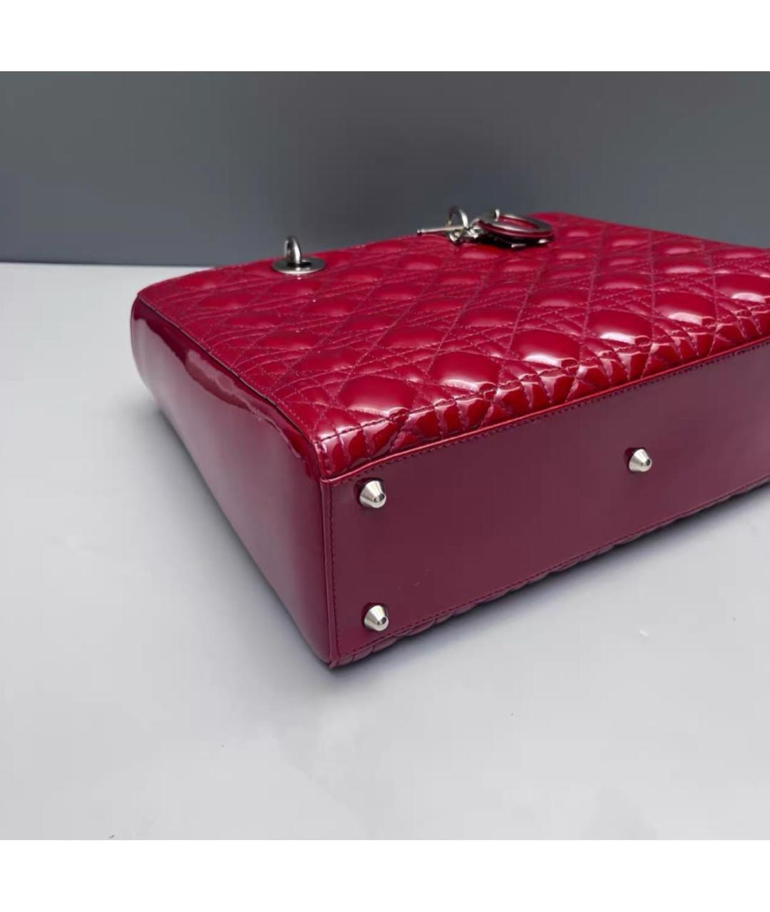 CHRISTIAN DIOR Красная сумка с короткими ручками из лакированной кожи, фото 3