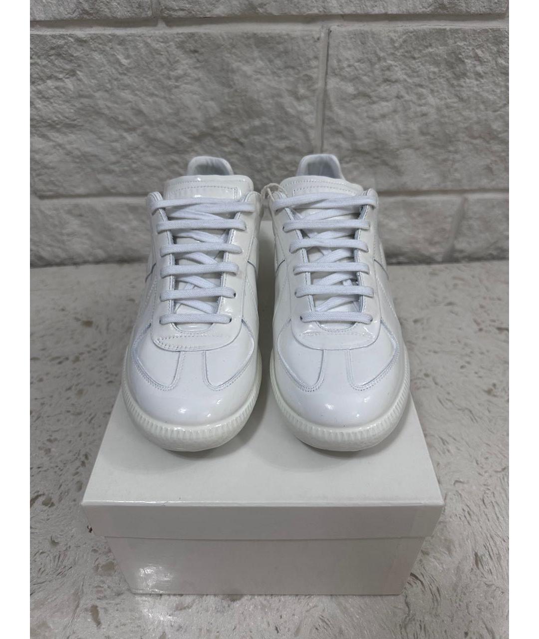 MAISON MARGIELA Белые низкие кроссовки / кеды из лакированной кожи, фото 2
