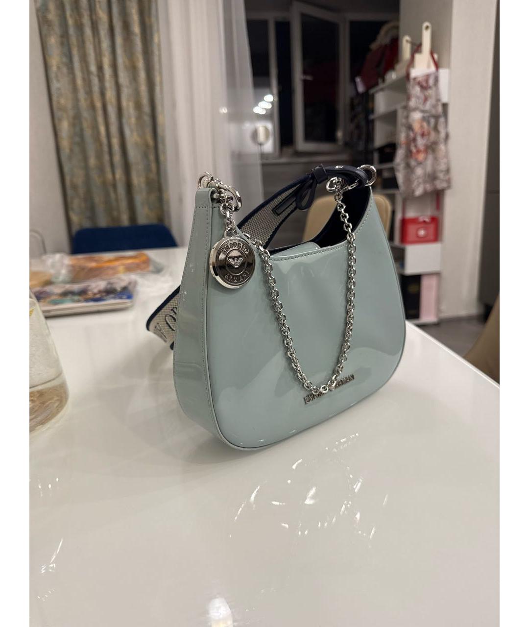 EMPORIO ARMANI Голубая сумка через плечо из лакированной кожи, фото 2