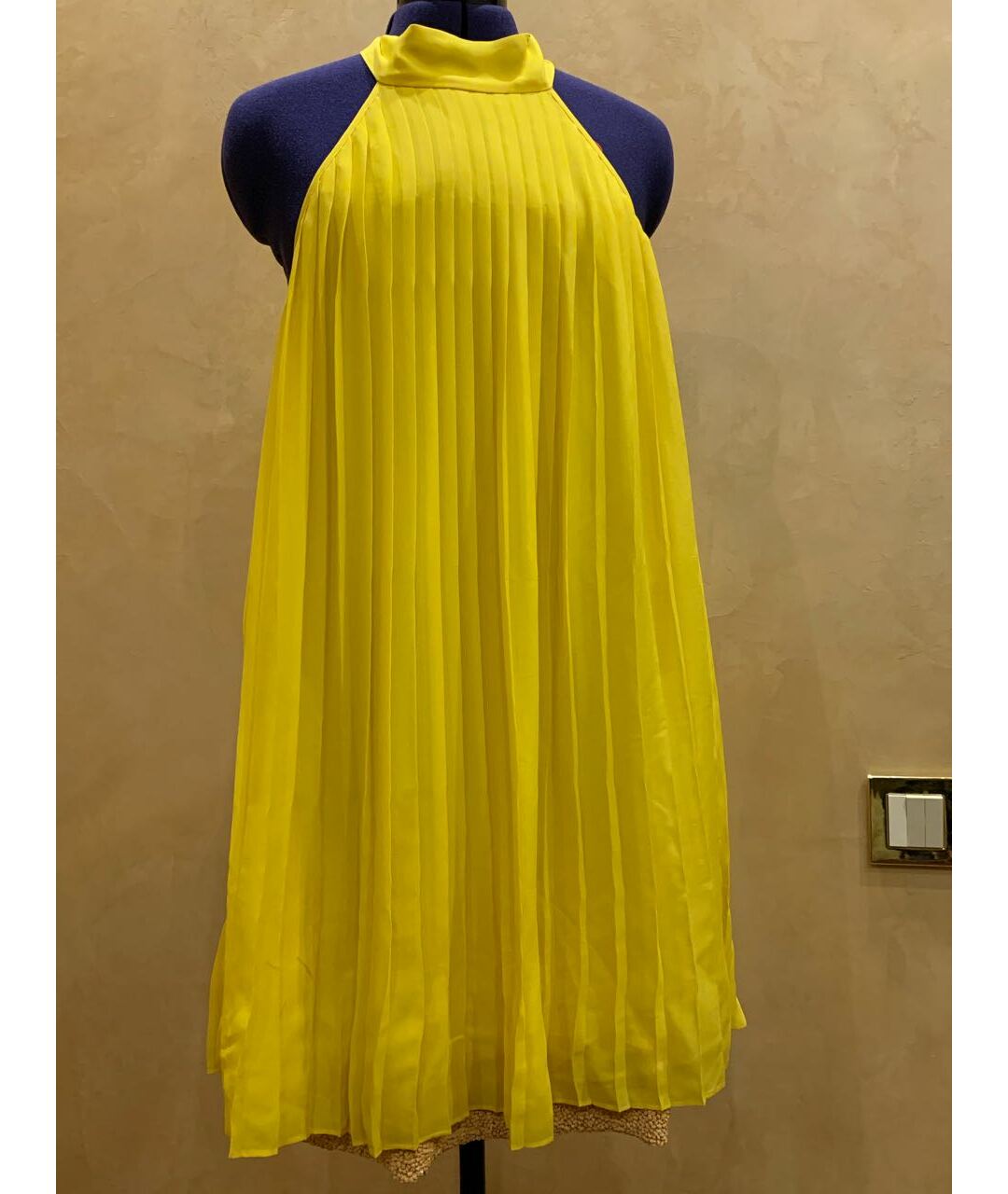 ALICE+OLIVIA Желтое шелковое повседневное платье, фото 9