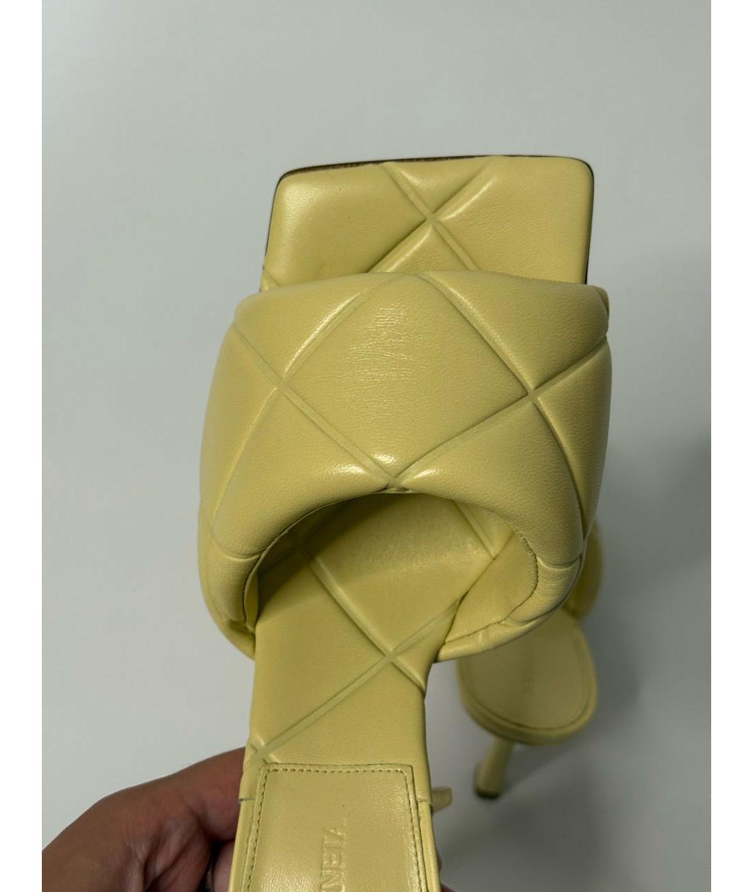 BOTTEGA VENETA Желтые кожаные мюли, фото 4