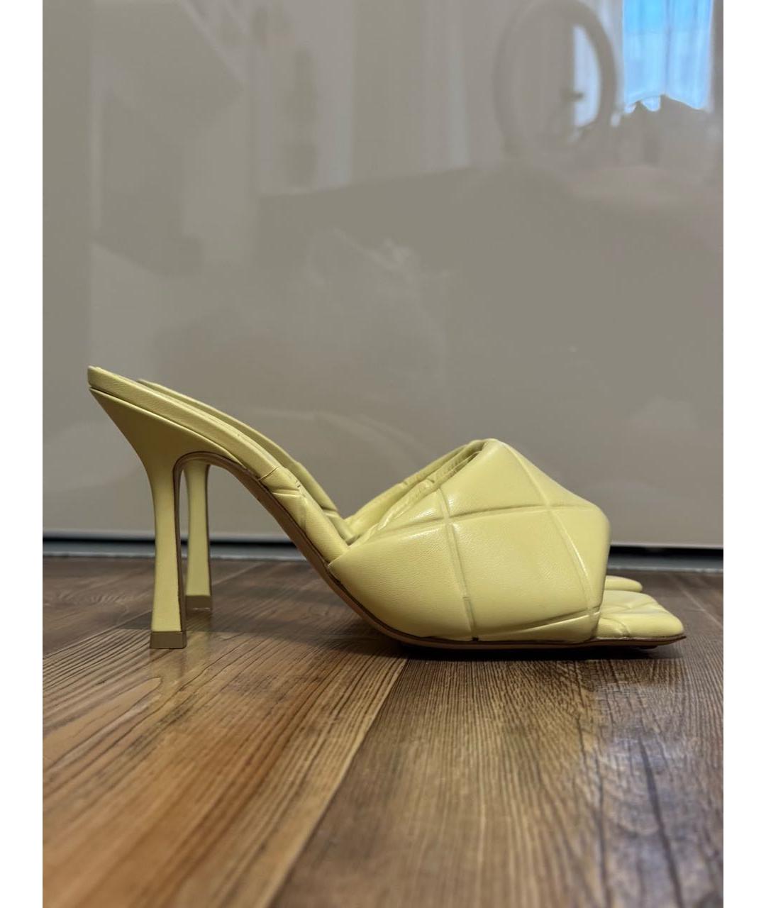 BOTTEGA VENETA Желтые кожаные мюли, фото 10