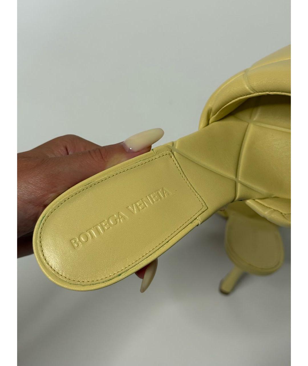 BOTTEGA VENETA Желтые кожаные мюли, фото 5