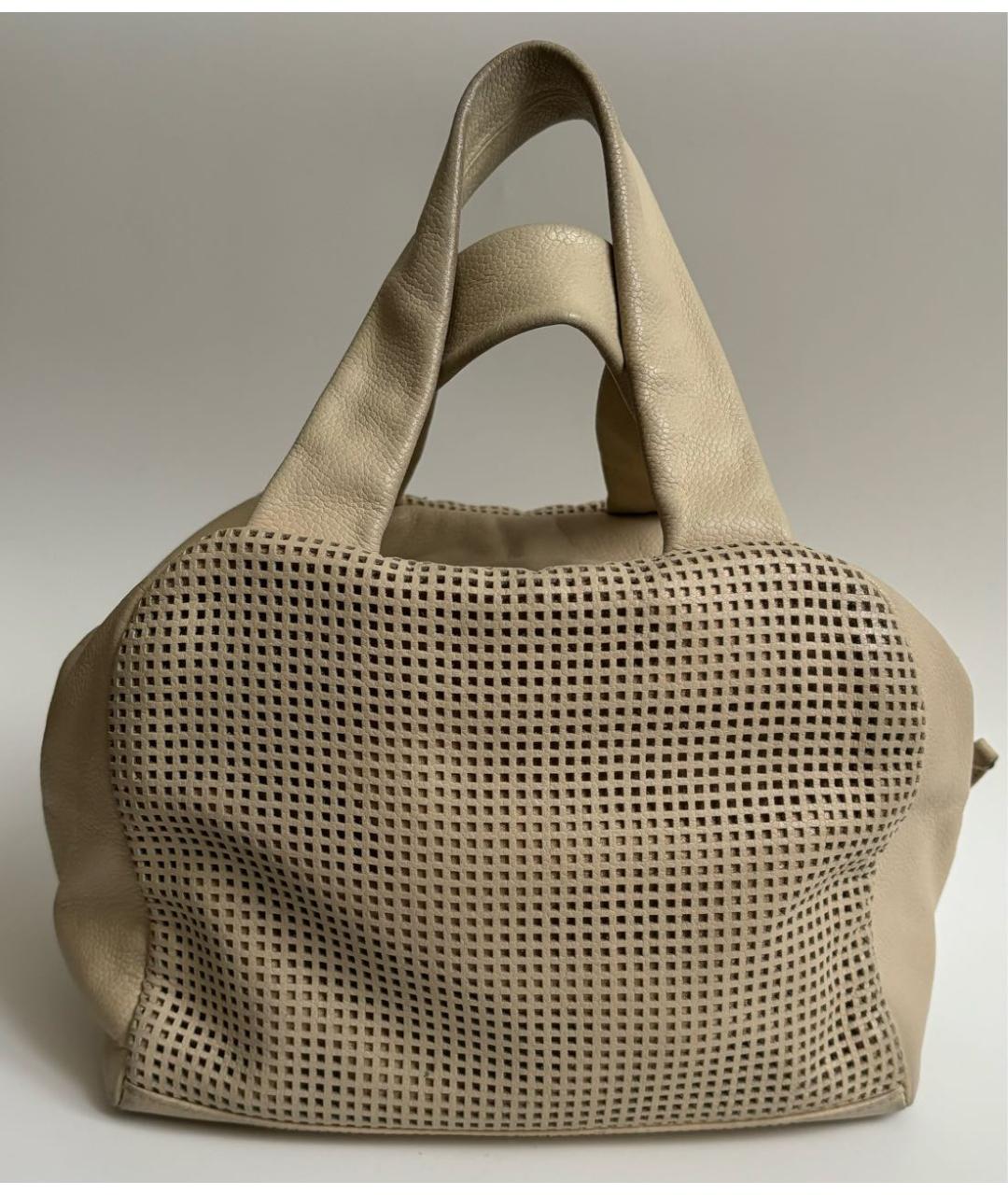 CHANEL Бежевая сумка с короткими ручками из лакированной кожи, фото 3