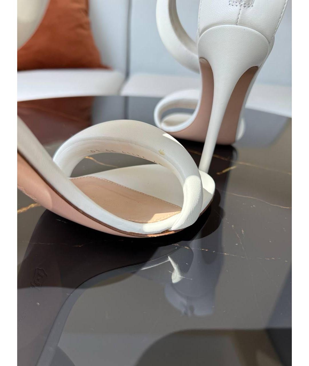 GIANVITO ROSSI Белые босоножки, фото 3
