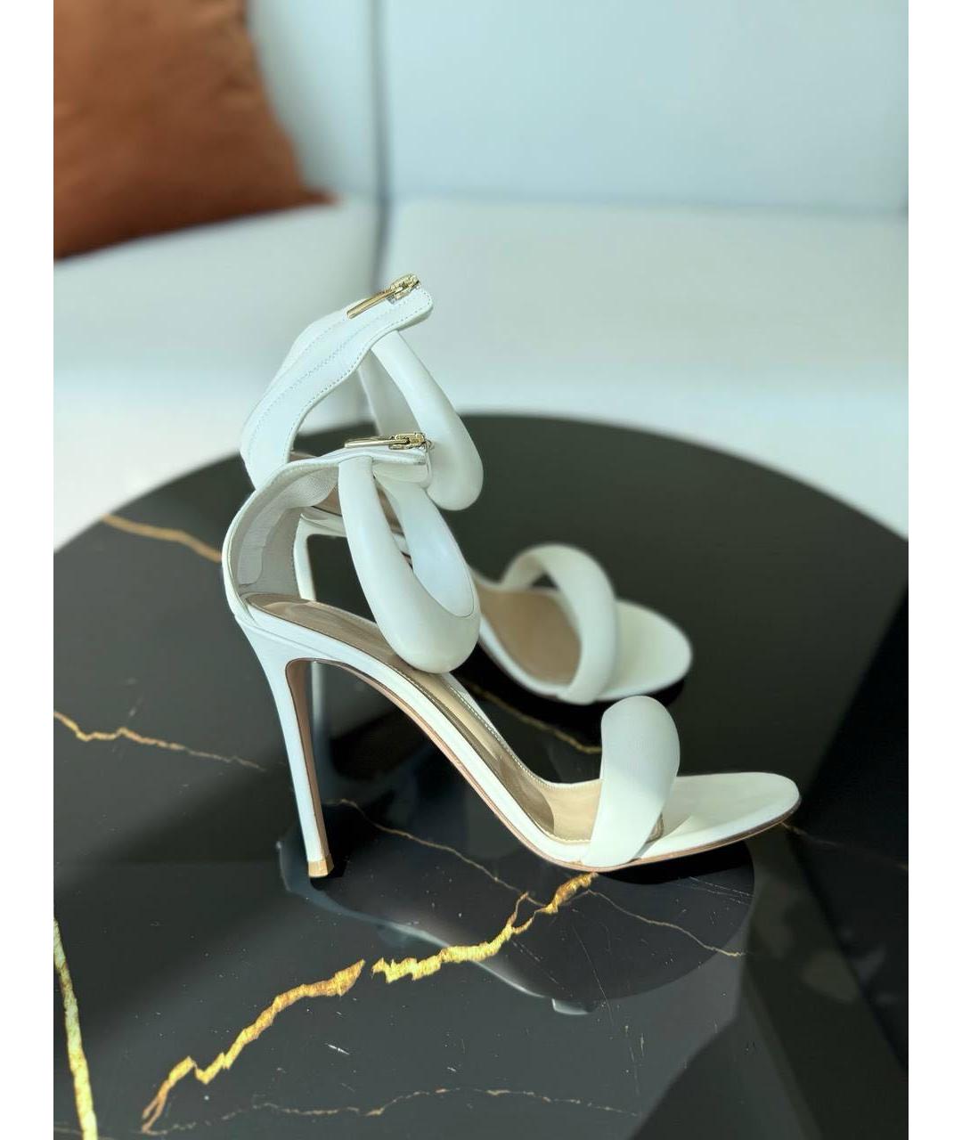 GIANVITO ROSSI Белые босоножки, фото 8