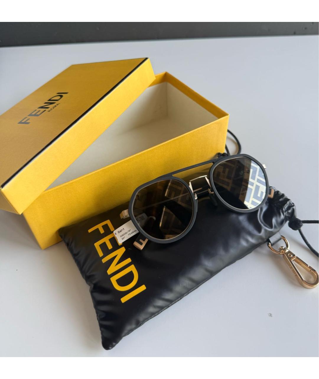 FENDI Черные пластиковые солнцезащитные очки, фото 4