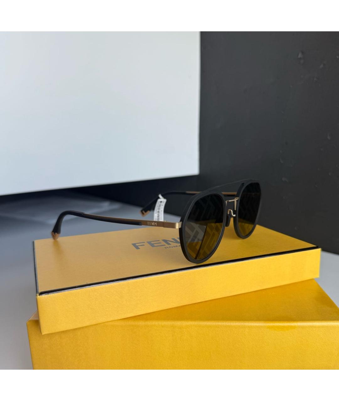 FENDI Черные пластиковые солнцезащитные очки, фото 2