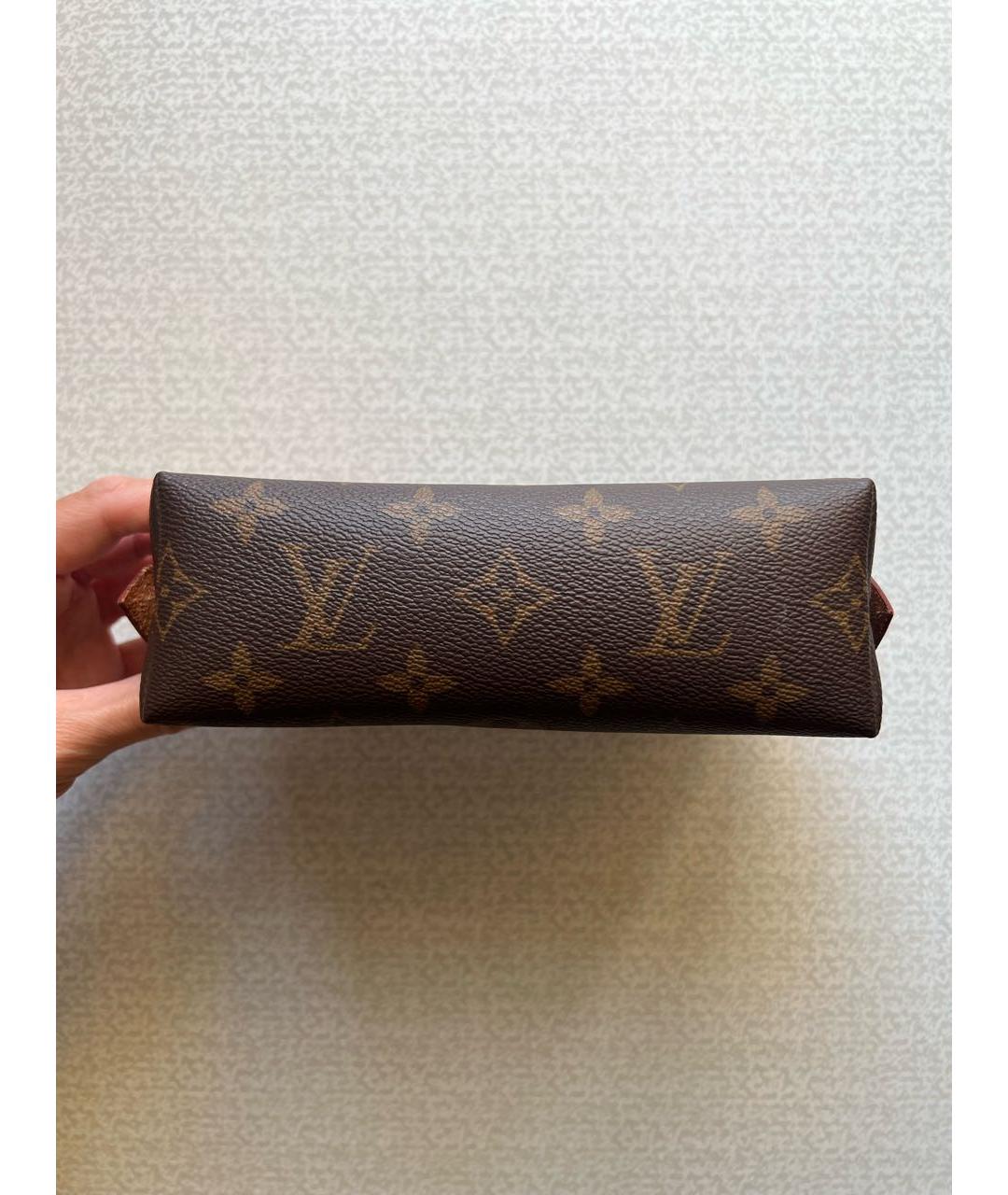 LOUIS VUITTON Коричневая кожаная косметичка, фото 6