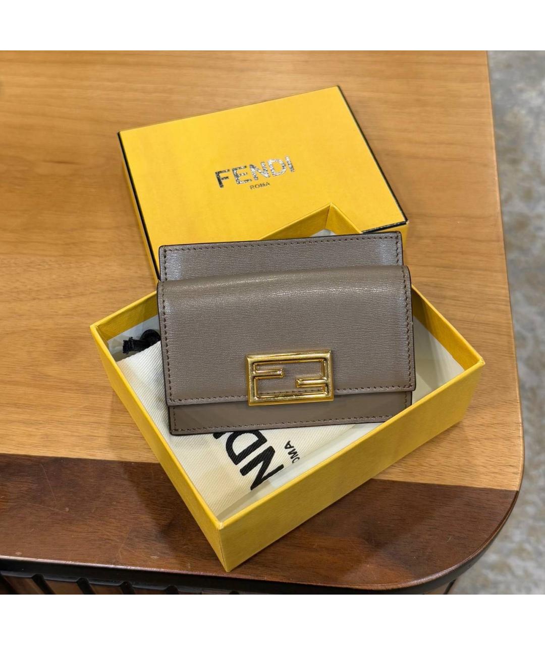 FENDI Бежевый кожаный кардхолдер, фото 2