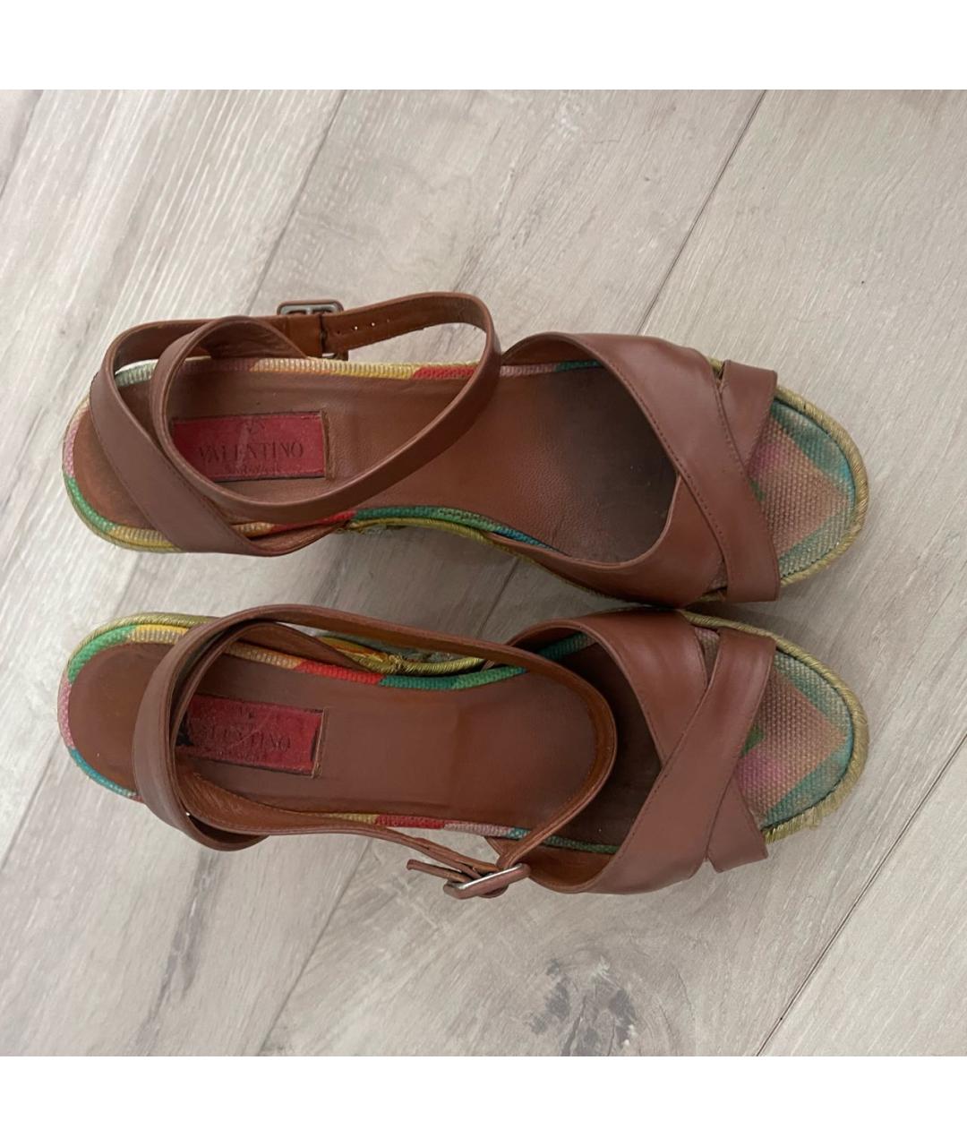 VALENTINO Коричневые кожаные босоножки, фото 2