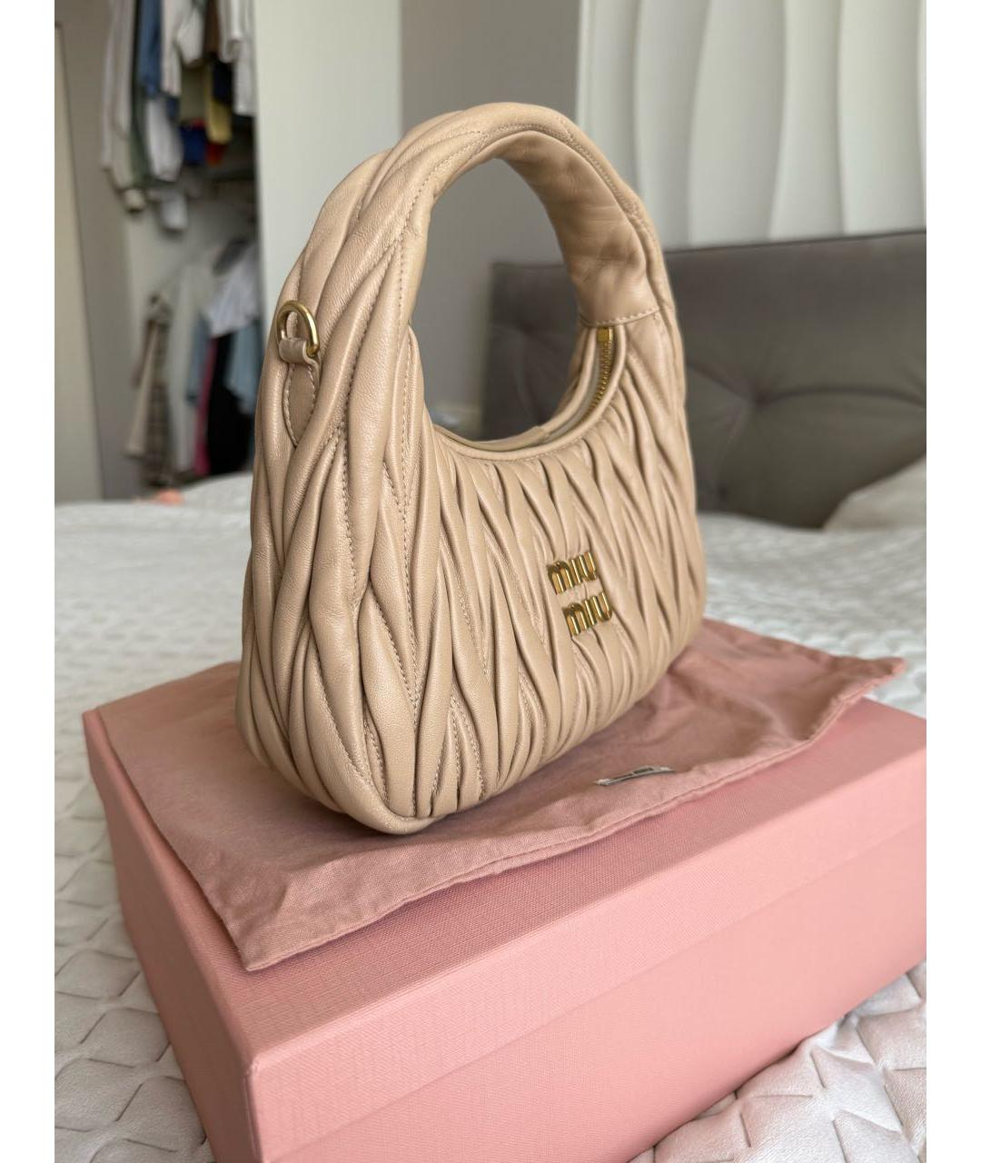 MIU MIU Бежевая кожаная сумка через плечо, фото 2