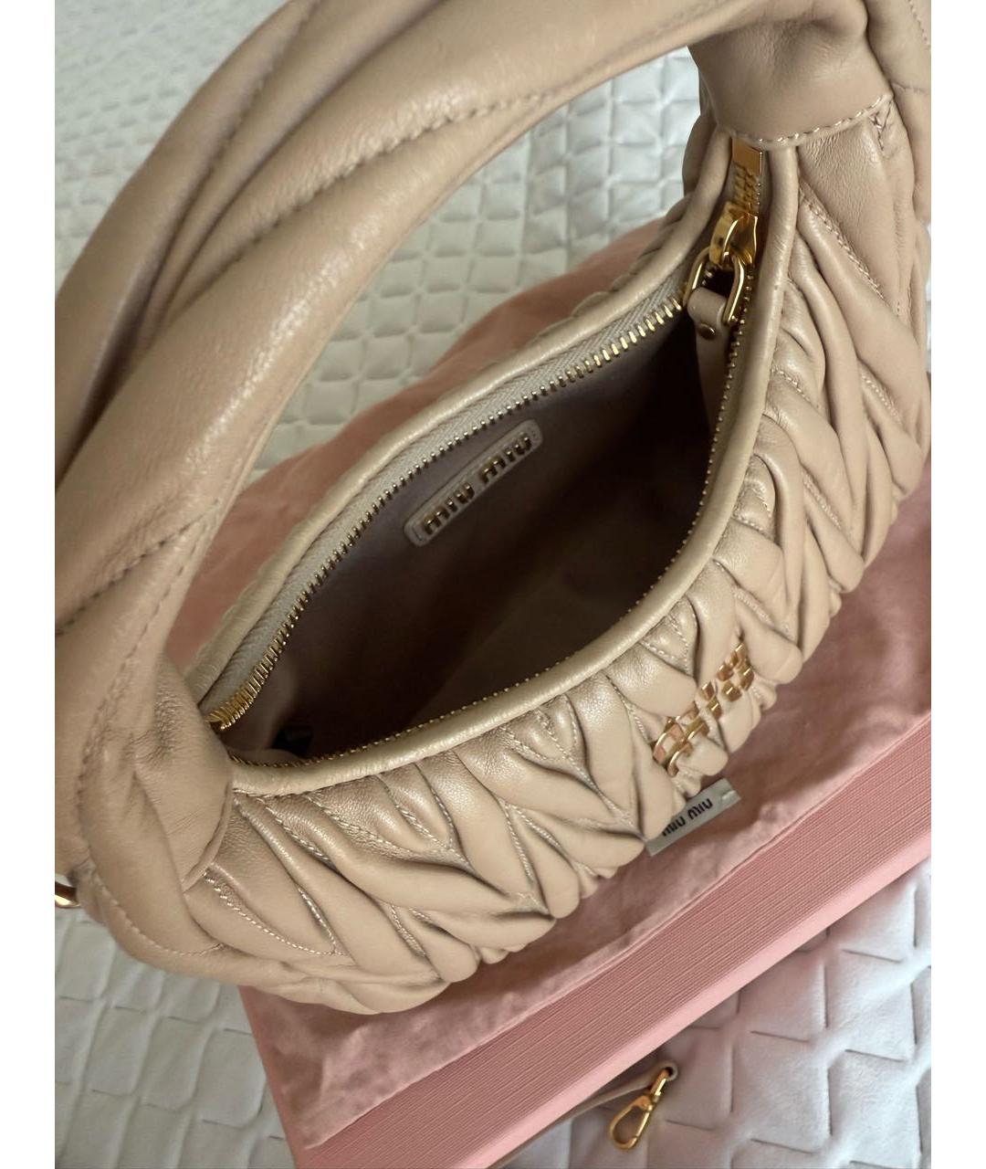 MIU MIU Бежевая кожаная сумка через плечо, фото 4