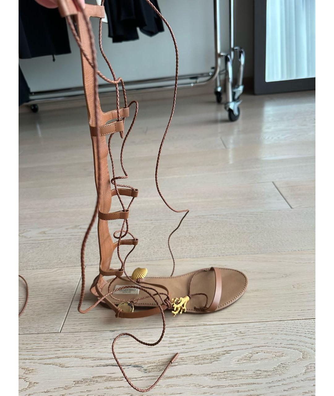 VALENTINO Коричневые кожаные босоножки, фото 2