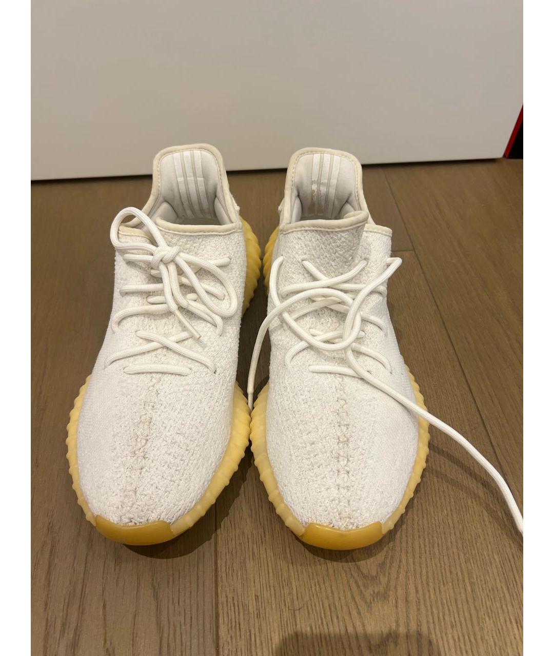 YEEZY Белые текстильные кроссовки, фото 2