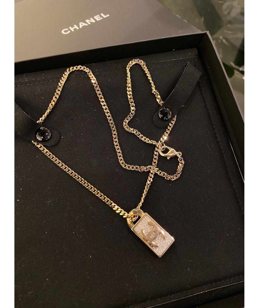CHANEL Золотая металлическая подвеска, фото 3