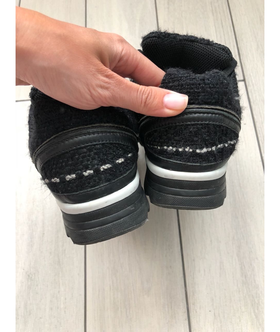 CHANEL PRE-OWNED Черные кожаные кроссовки, фото 4