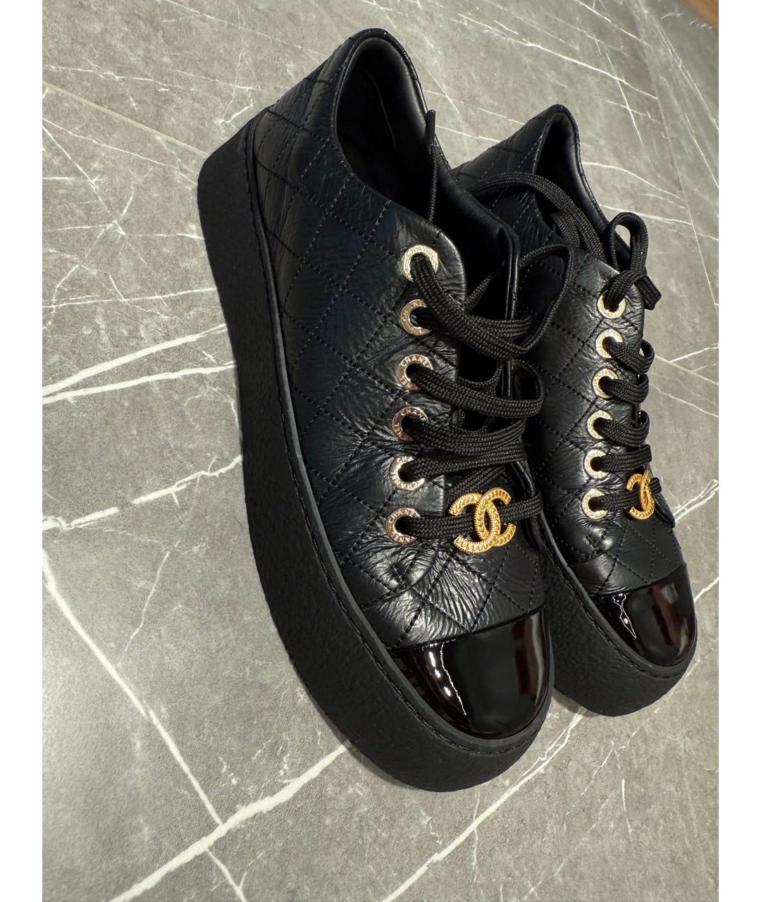 CHANEL Черные кеды из лакированной кожи, фото 4