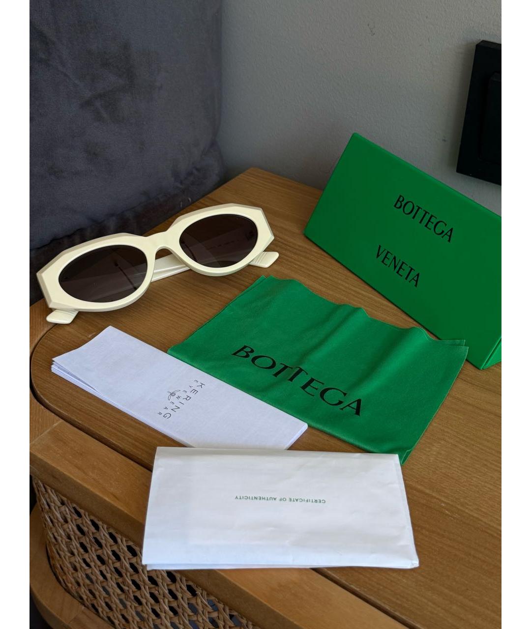 BOTTEGA VENETA Бежевые пластиковые солнцезащитные очки, фото 2