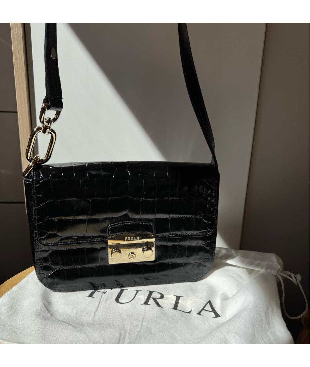 FURLA Черная сумка через плечо из лакированной кожи, фото 4