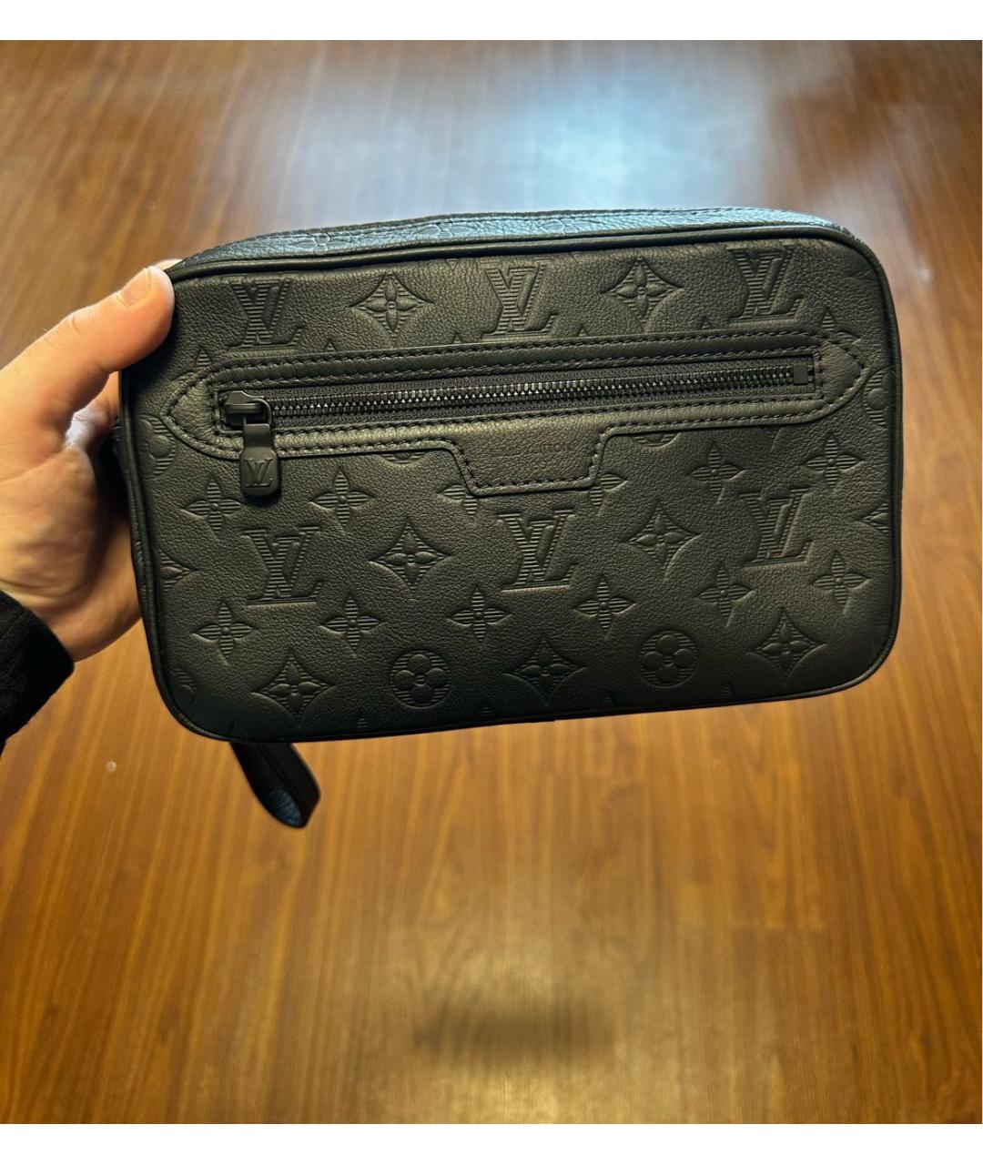 LOUIS VUITTON Черная кожаная барсетка, фото 3