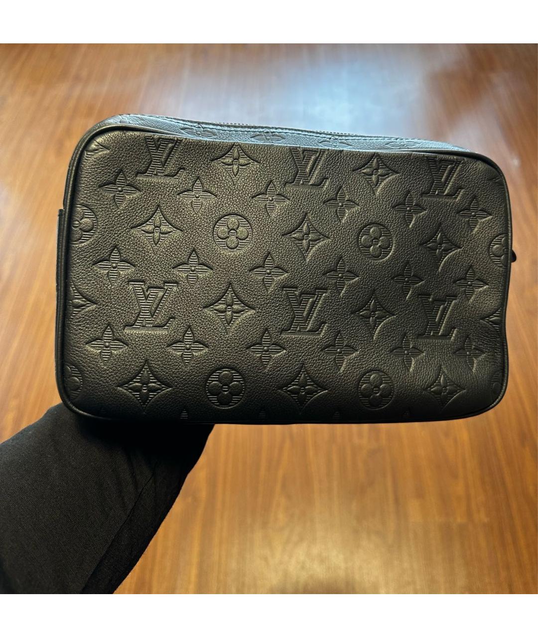 LOUIS VUITTON Черная кожаная барсетка, фото 2
