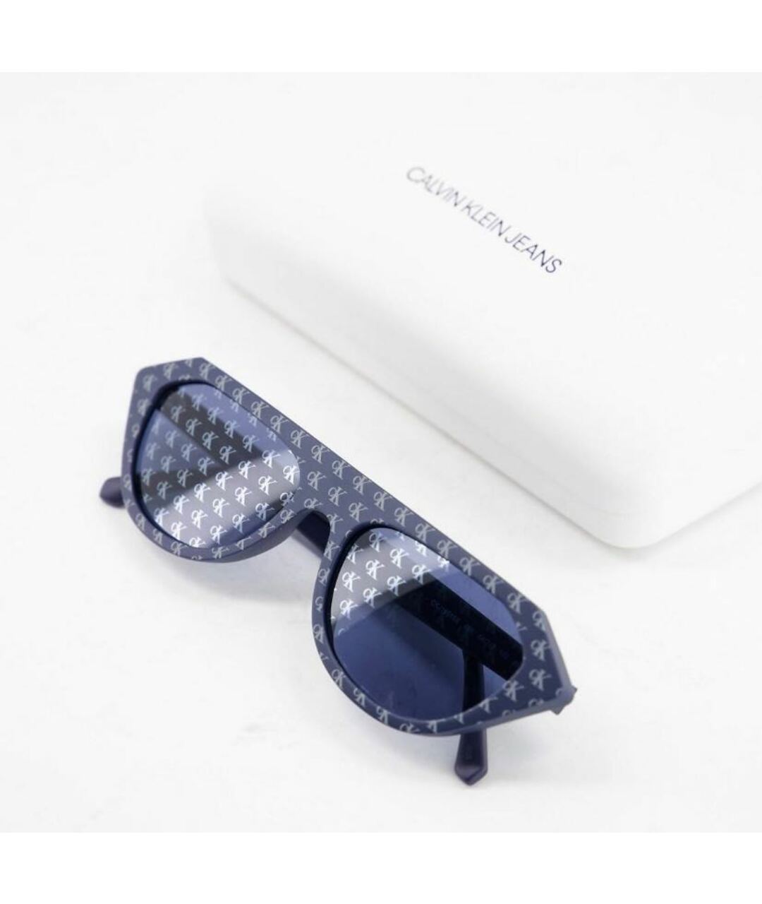CALVIN KLEIN JEANS Темно-синие пластиковые солнцезащитные очки, фото 2
