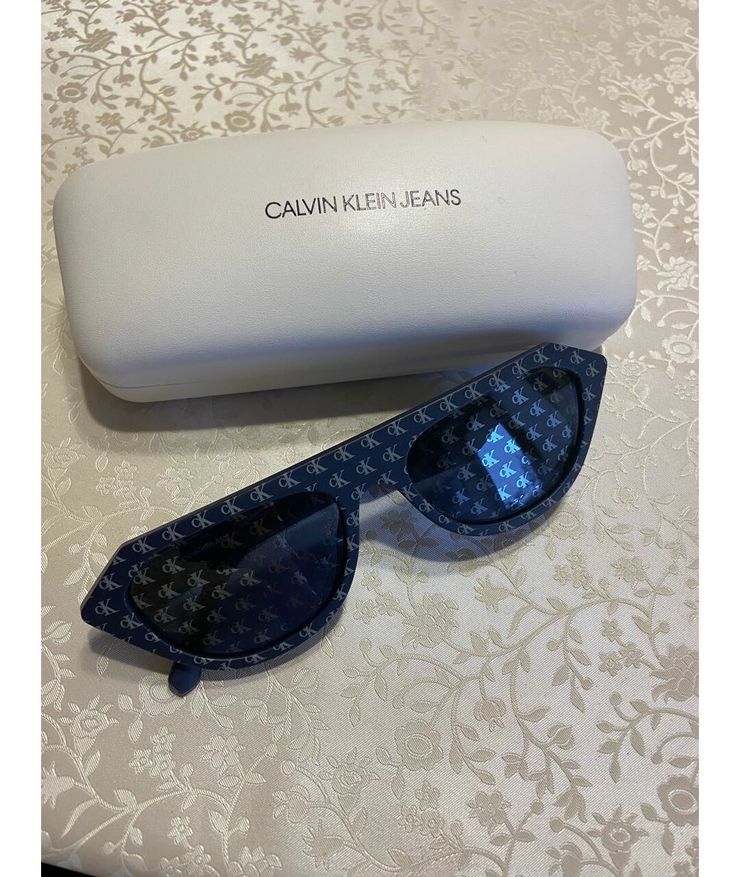 CALVIN KLEIN JEANS Темно-синие пластиковые солнцезащитные очки, фото 4